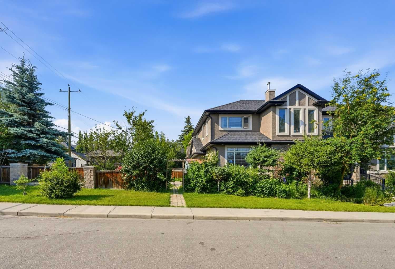 2245 25 Street SW — photo 2