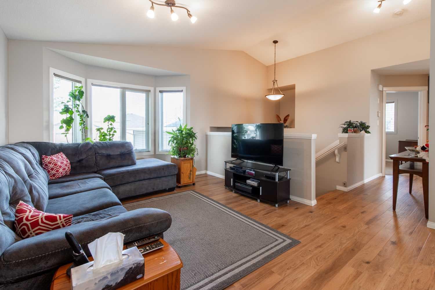 195 Mt Sundial Court W — photo 4