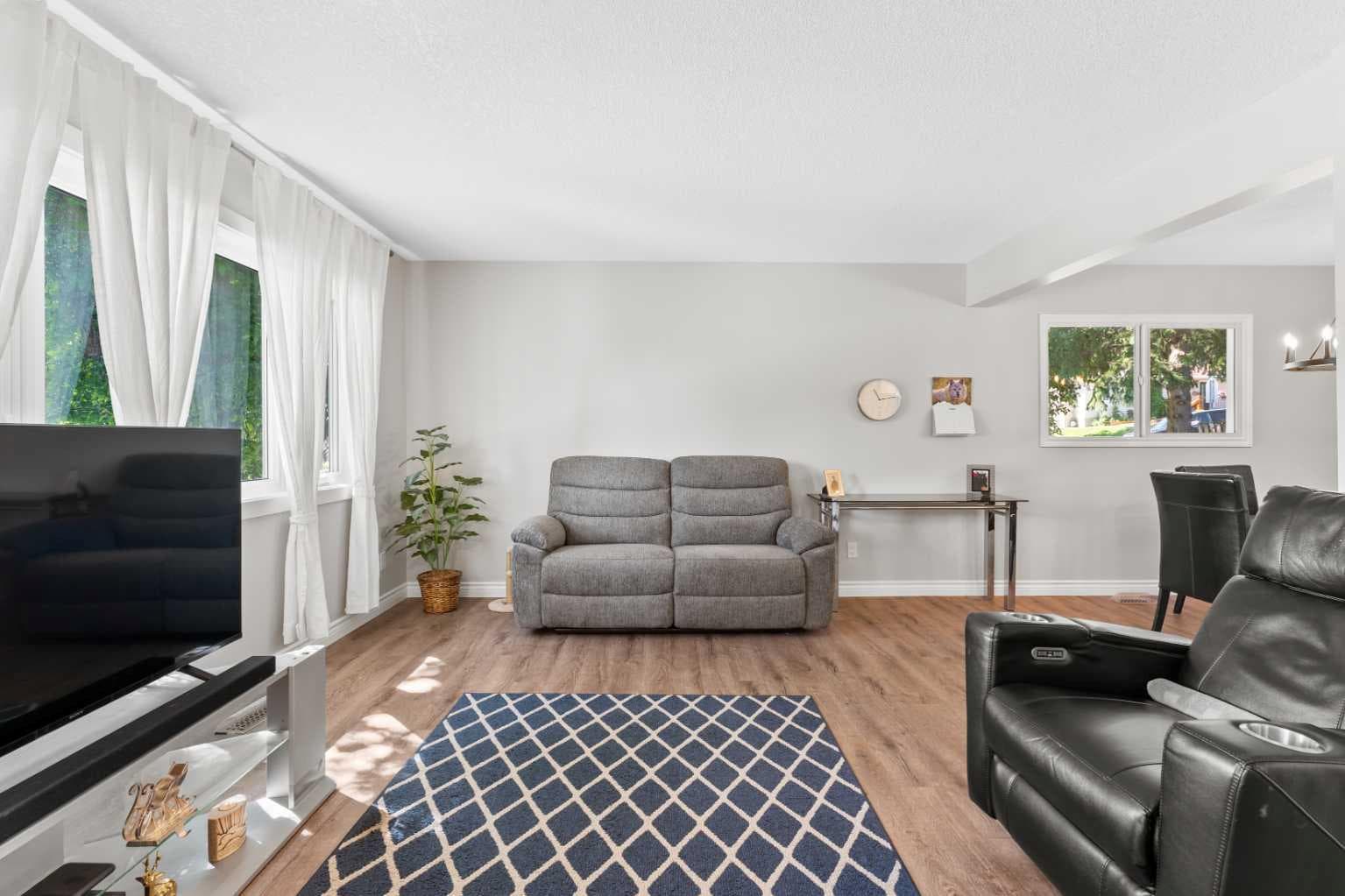 321 Haddon Road SW — photo 4