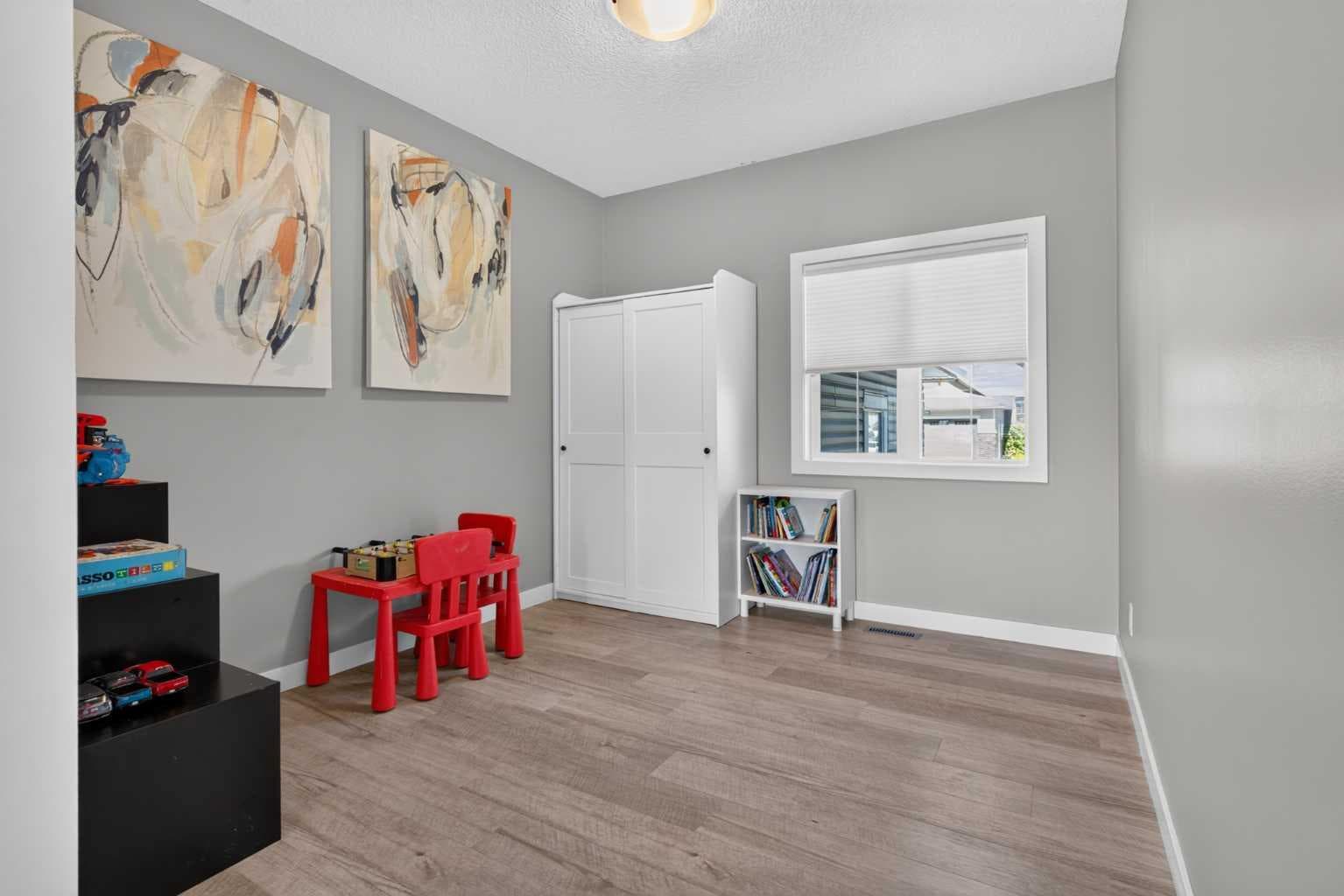 325 Bayside Crescent SW — photo 3