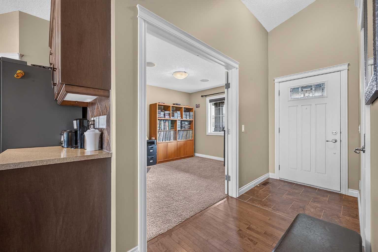 138 Hanson Drive NE — photo 3