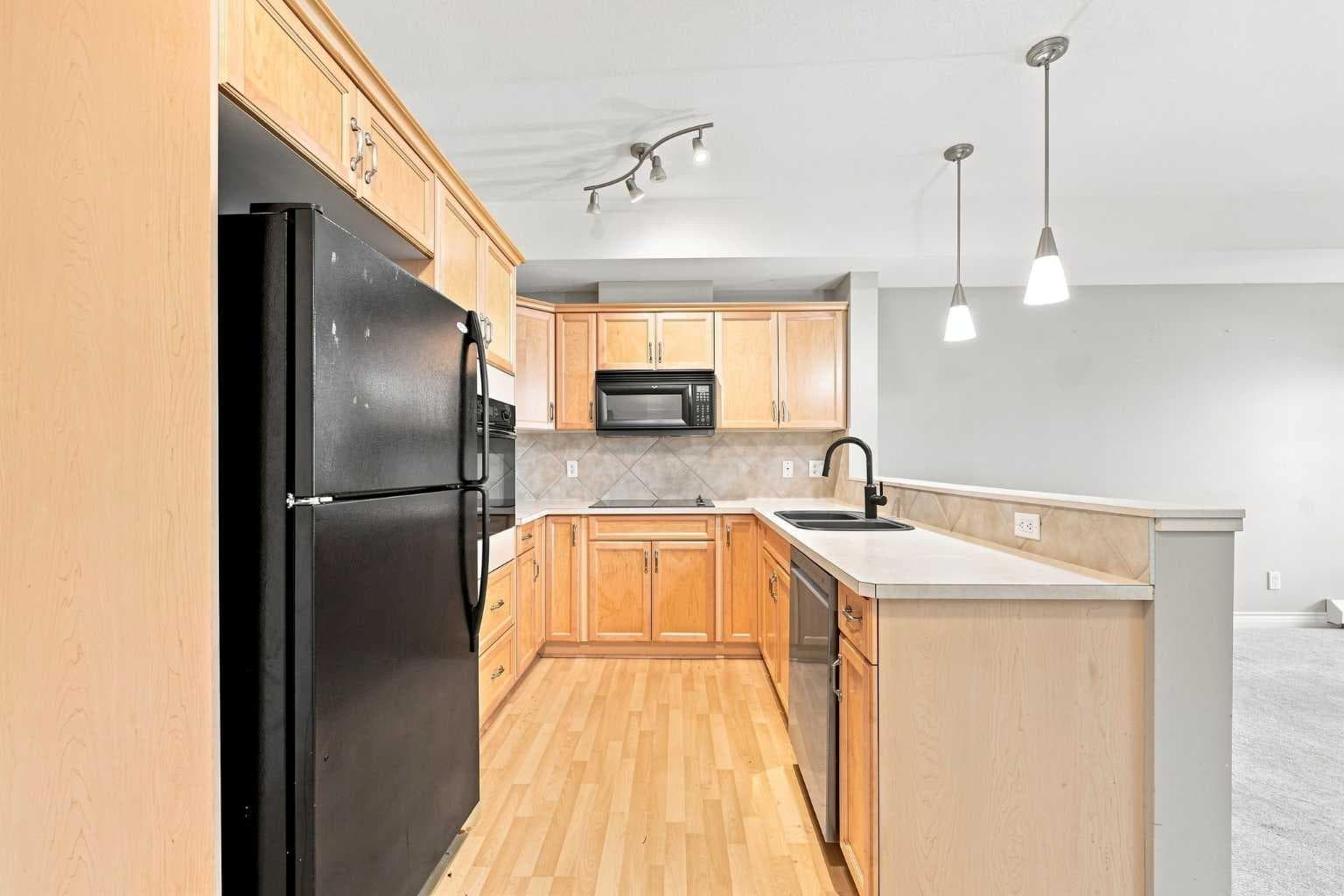 317, 60 Royal Oak Plaza NW — photo 5