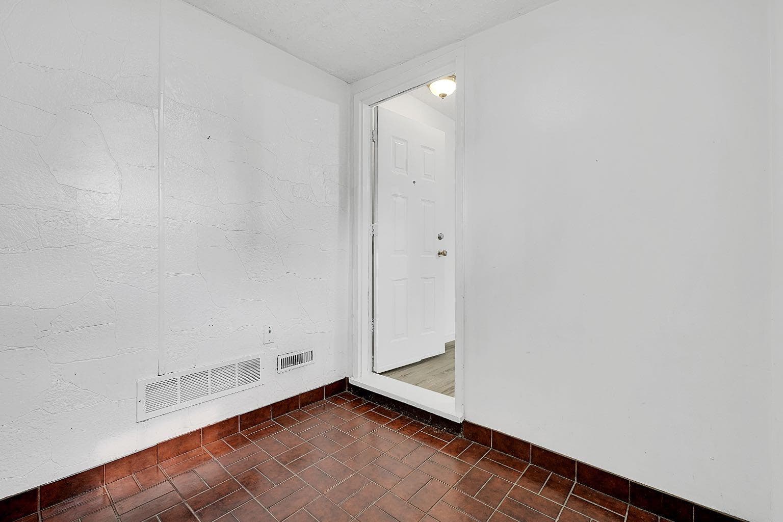 3614 39 Street NE — photo 4