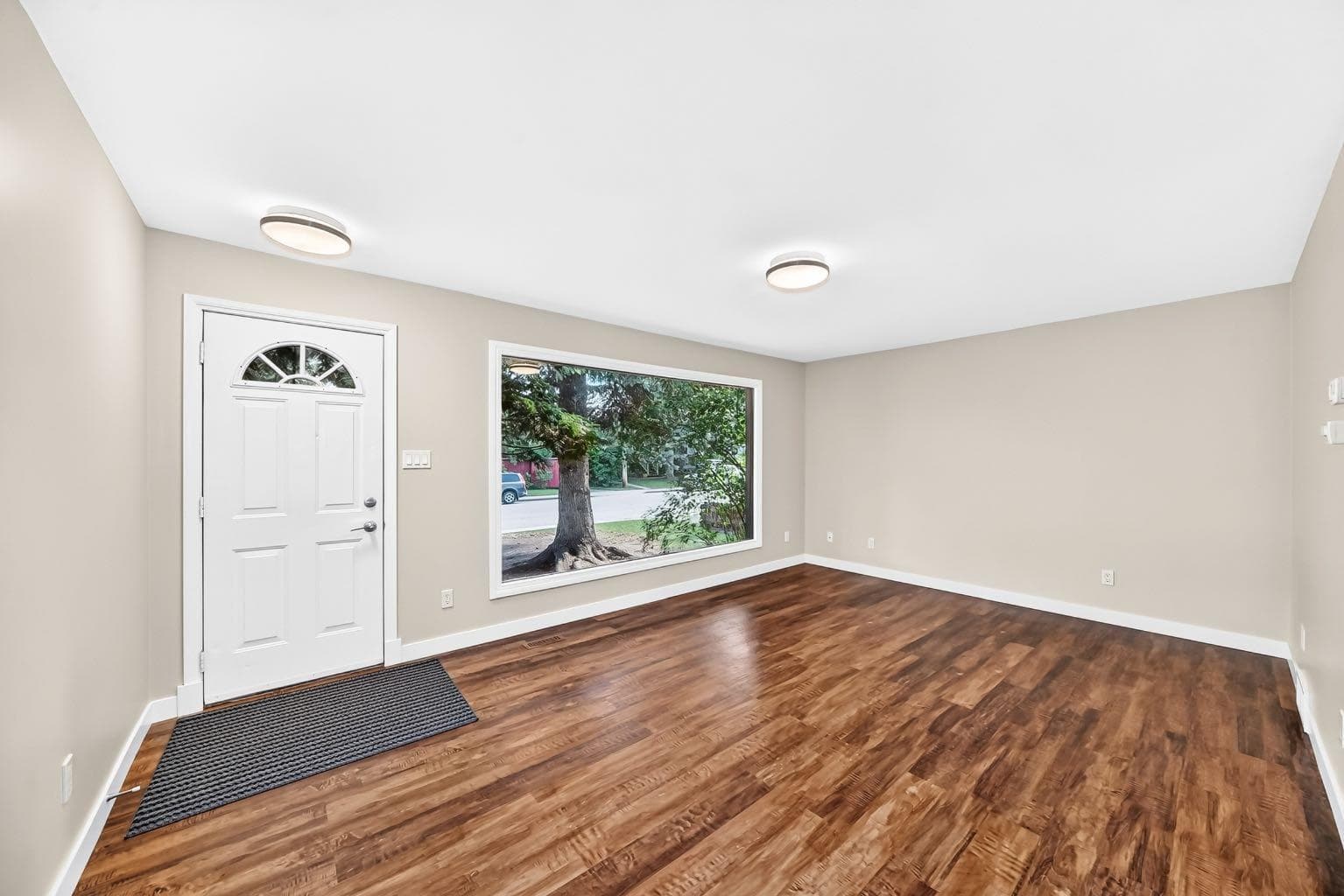 6012 33 Avenue NW — photo 3