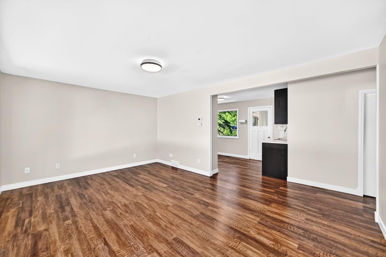 6012 33 Avenue NW — photo 4