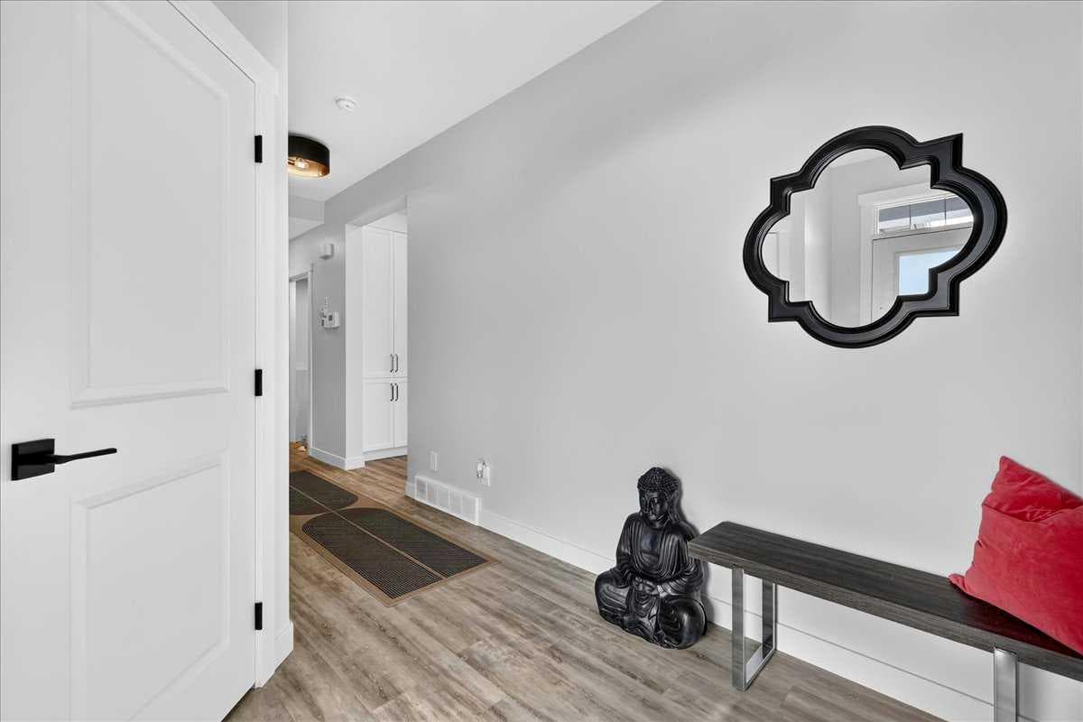 188 Belmont Terrace SW — photo 2