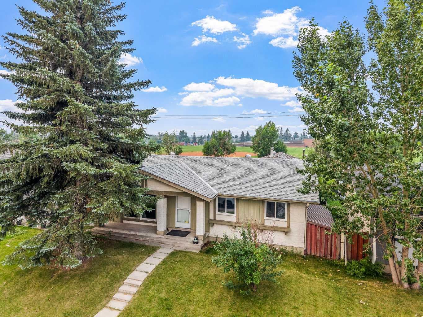 227 Manora Crescent NE — photo 1