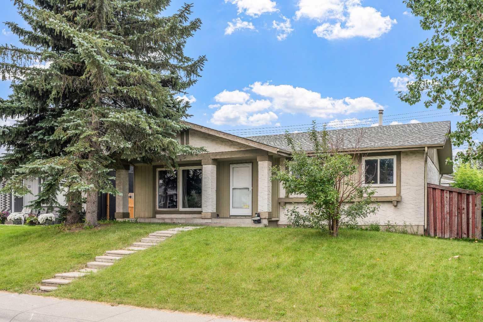 227 Manora Crescent NE — photo 2
