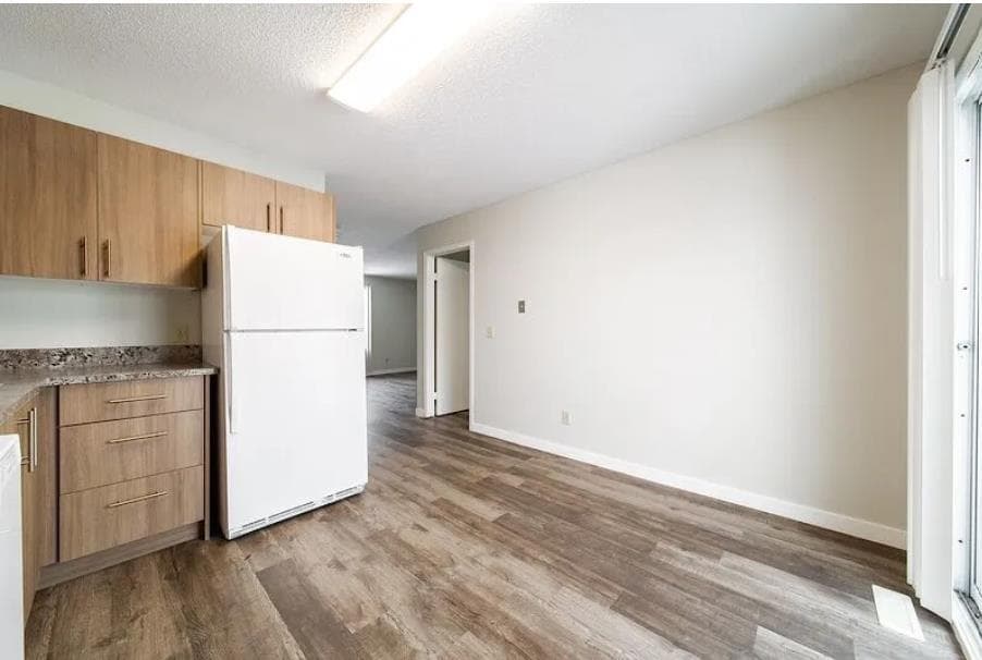 32 Holmes Street — photo 2