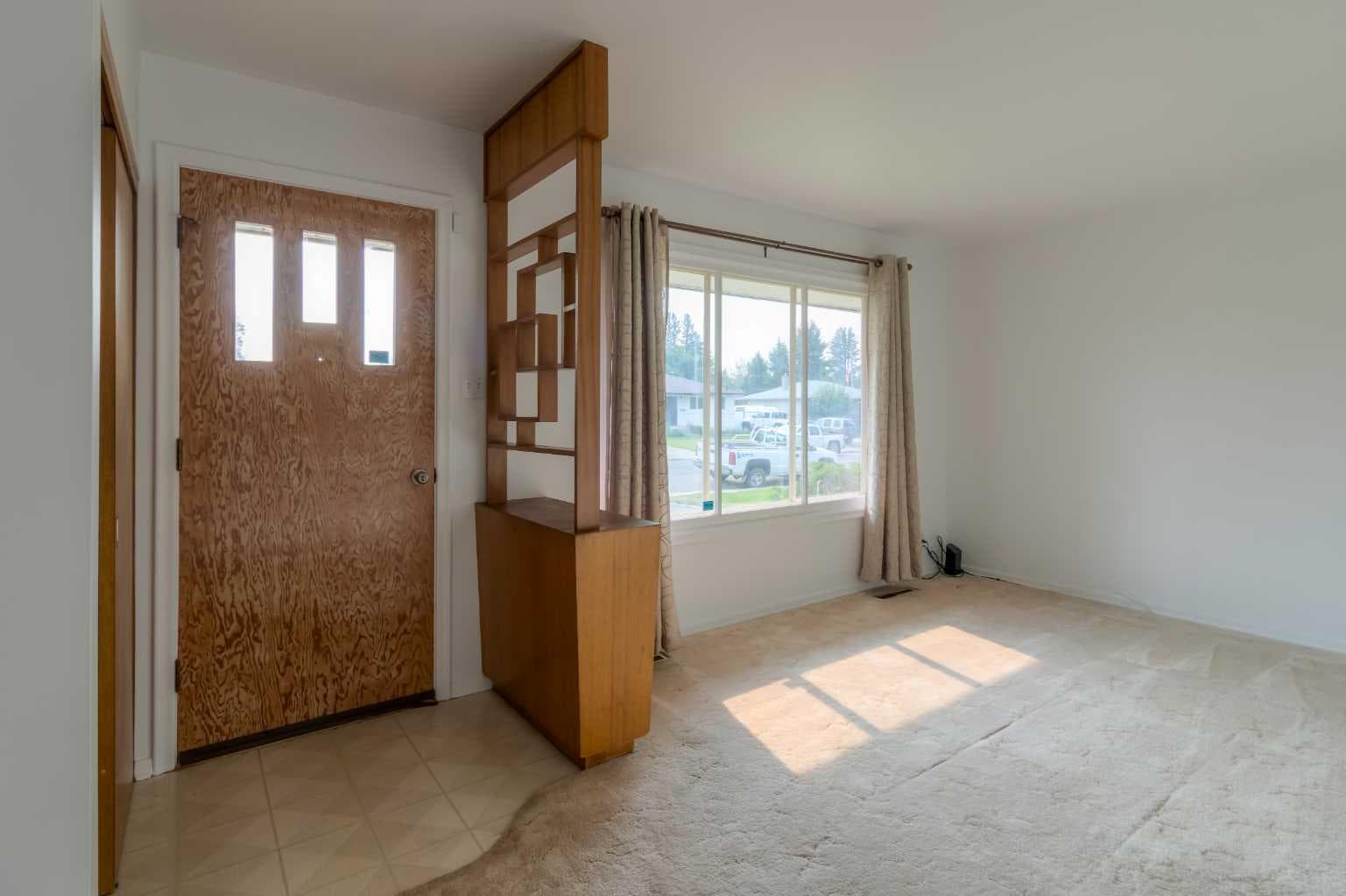 1218 18 Street N — photo 2