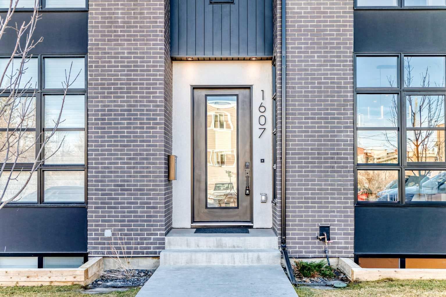 1607 37 Avenue SW — photo 3