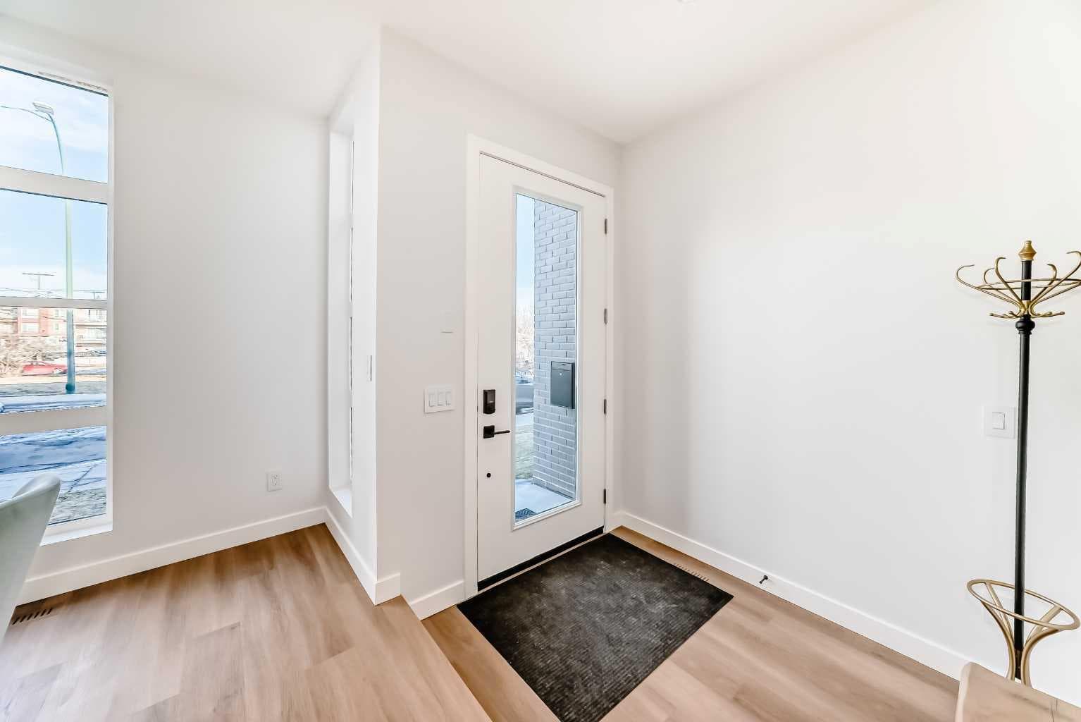 1607 37 Avenue SW — photo 4