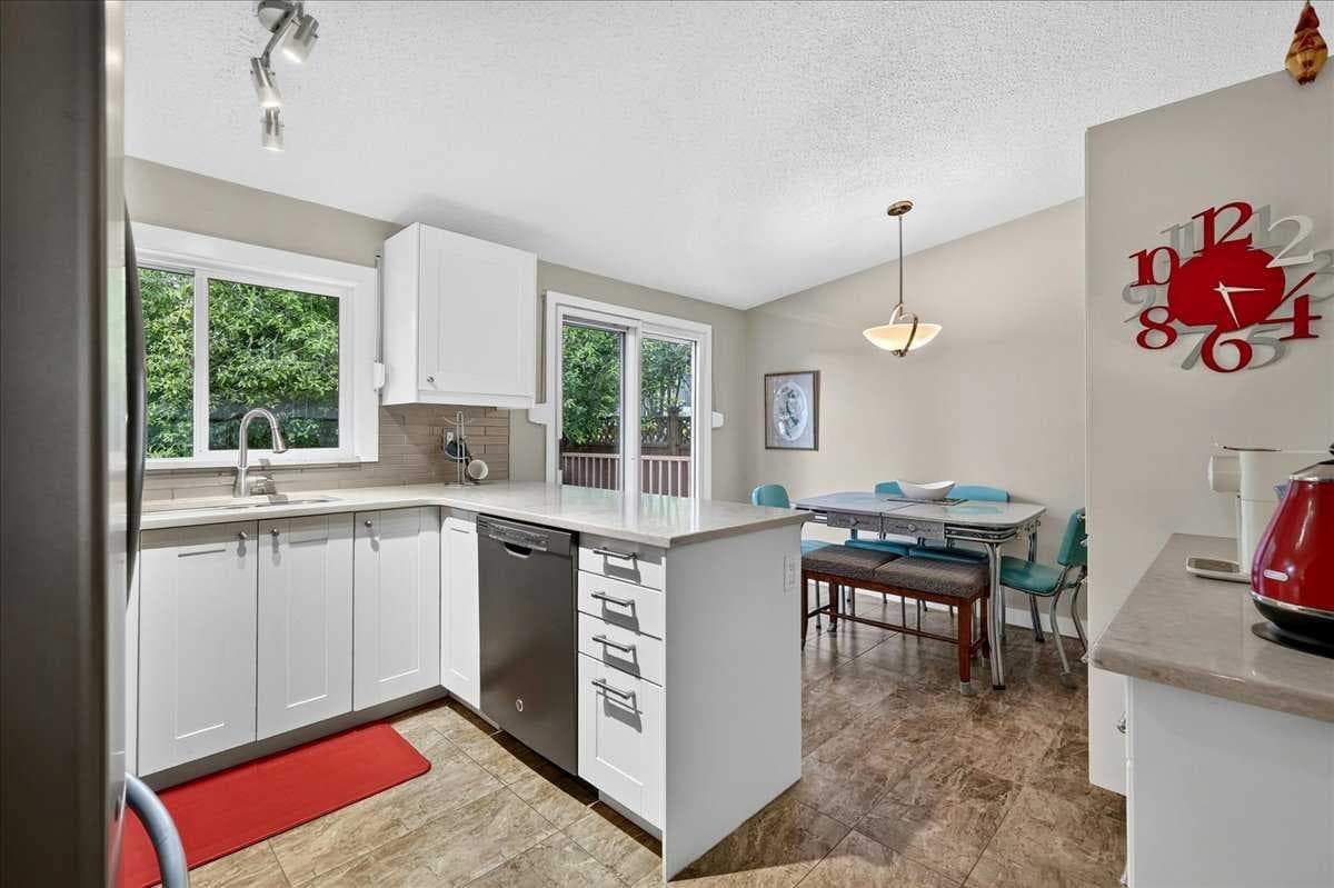 1123 48 Avenue NW — photo 2
