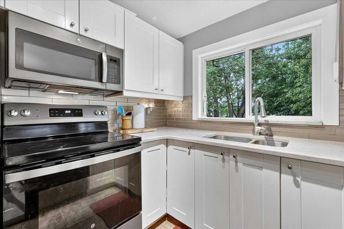 1123 48 Avenue NW — photo 4