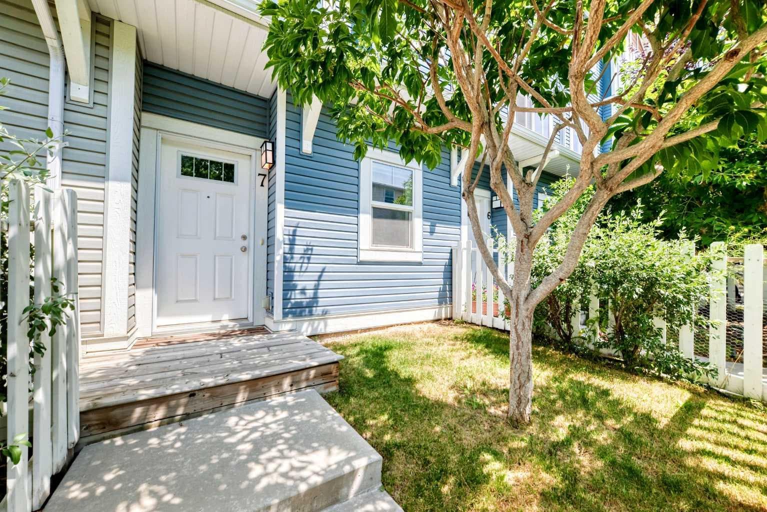 7 Stonehouse Crescent NW — photo 1