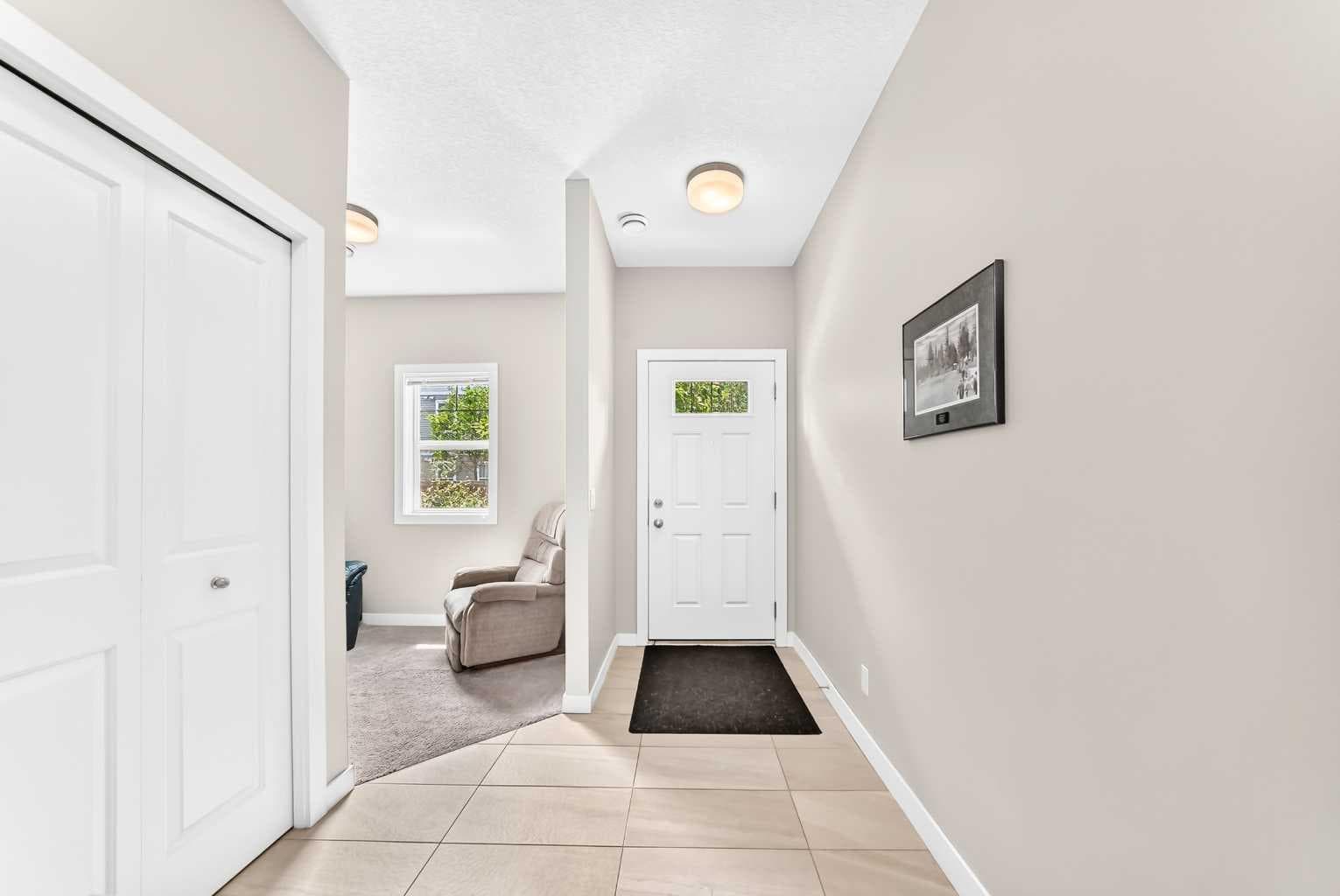 7 Stonehouse Crescent NW — photo 3