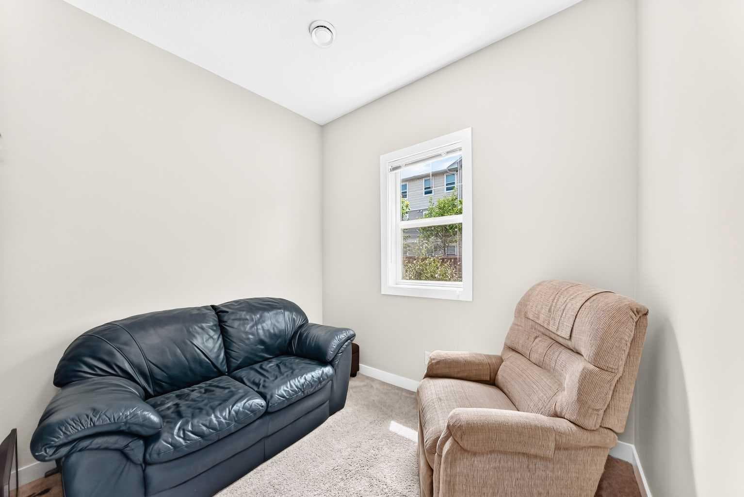 7 Stonehouse Crescent NW — photo 5