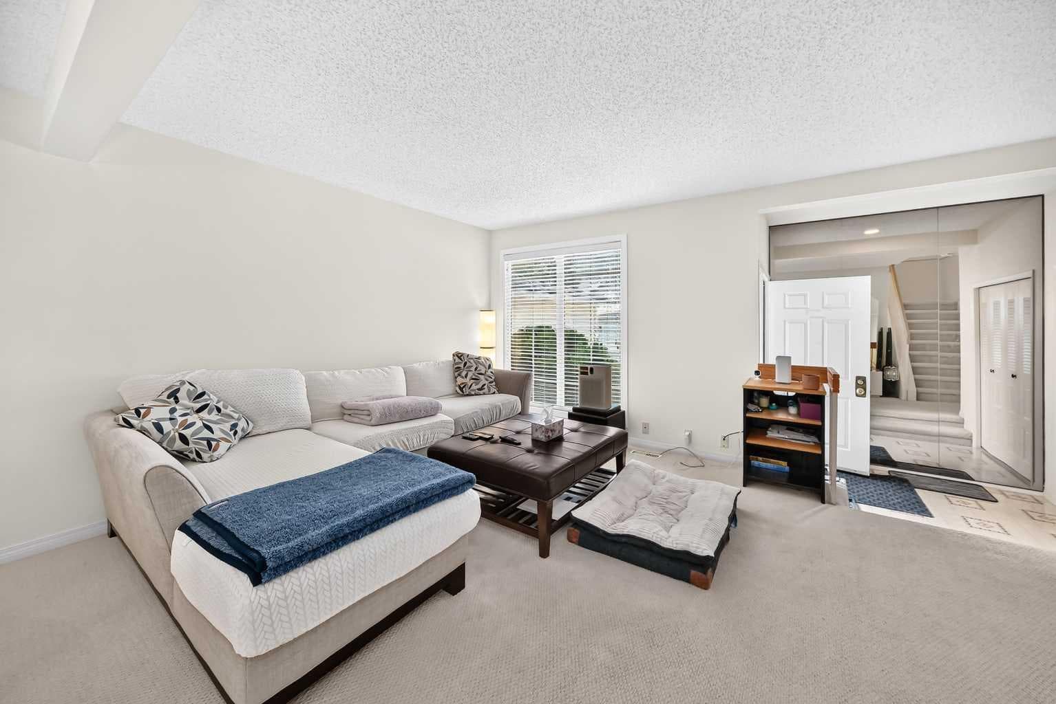 371 Point Mckay Gardens NW — photo 3