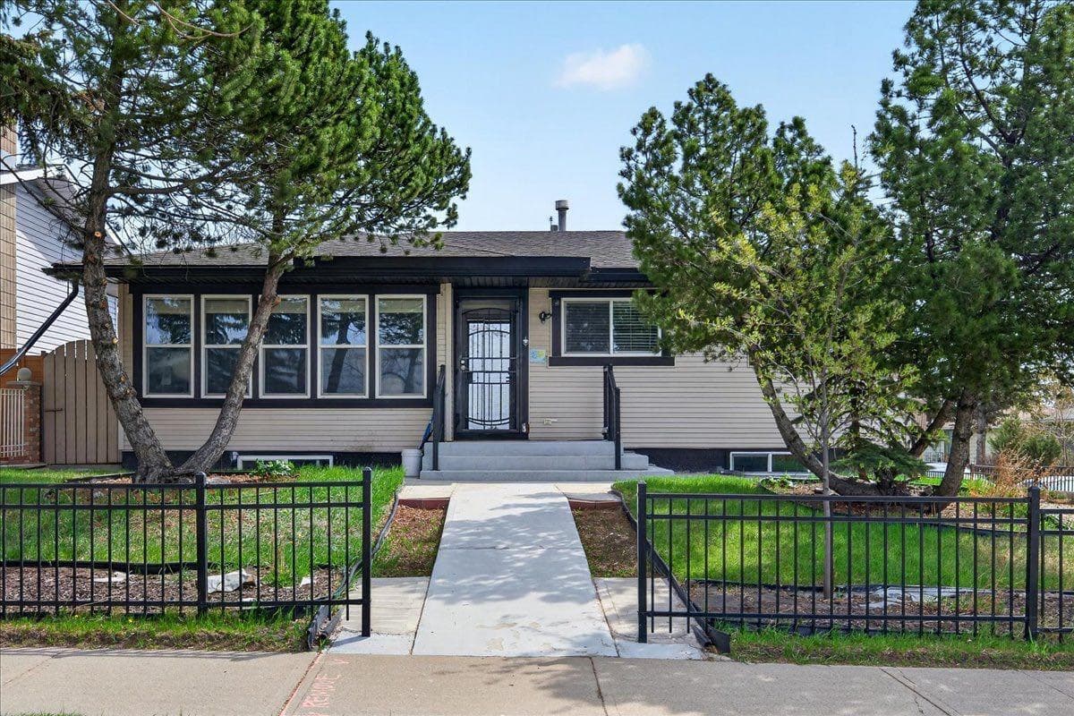 3620 28 Street SE — photo 4
