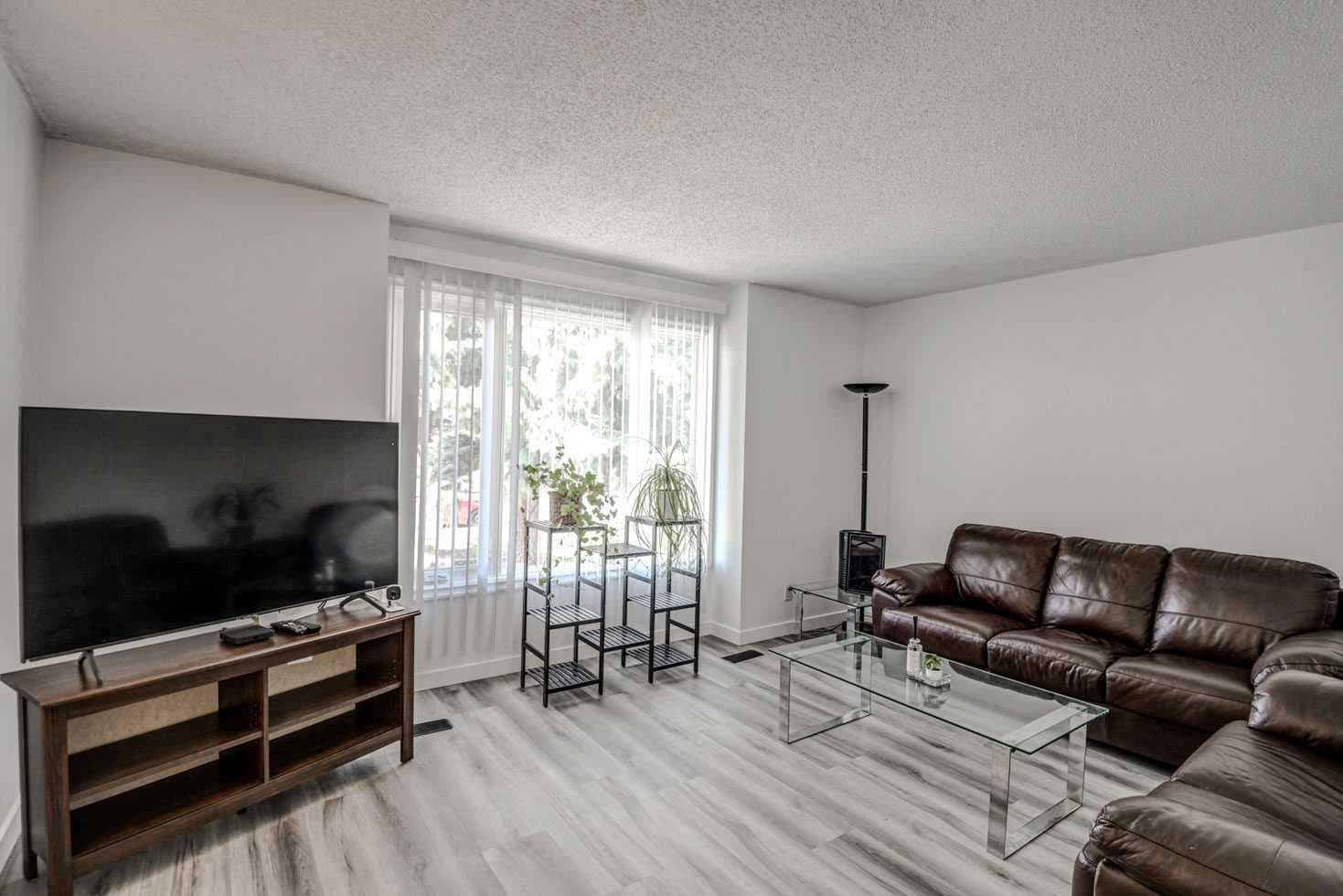 184 Erin Croft Crescent SE — photo 5