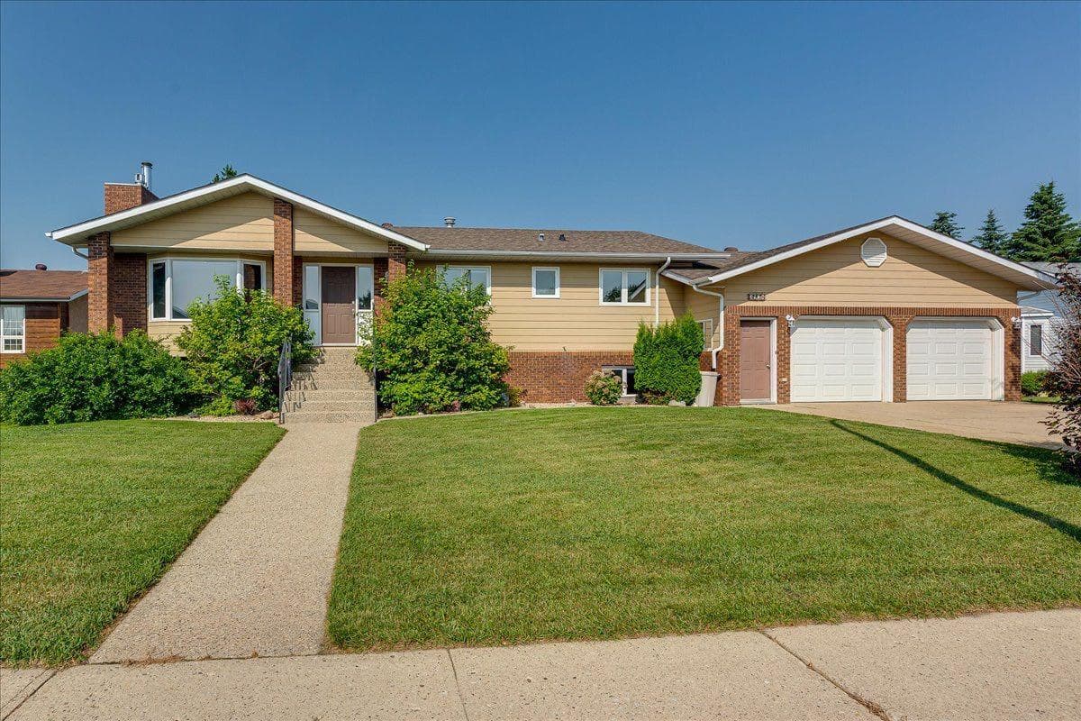 3908 39 Street Close — photo 1