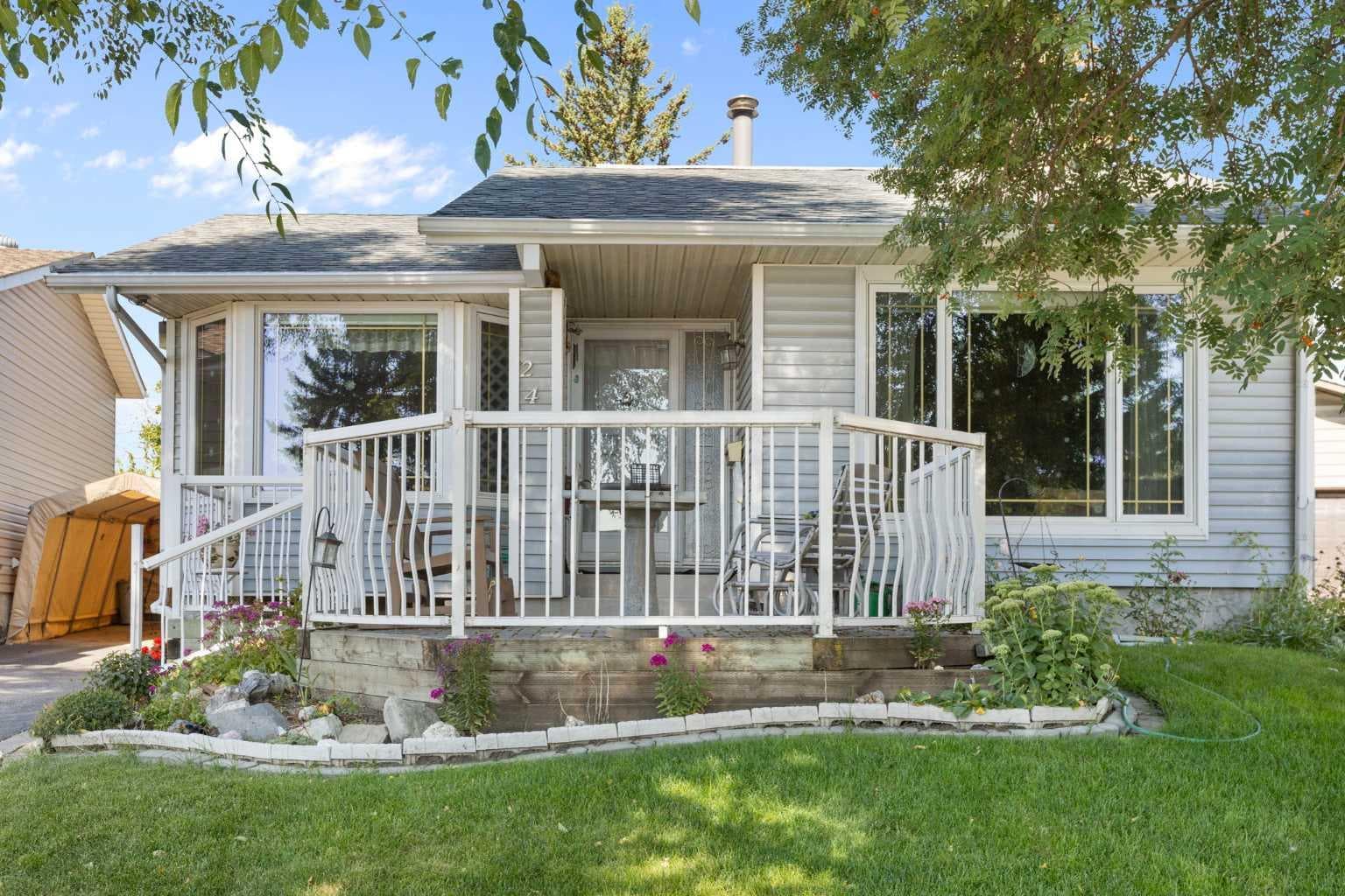 243 Radcliffe Place SE — photo 4