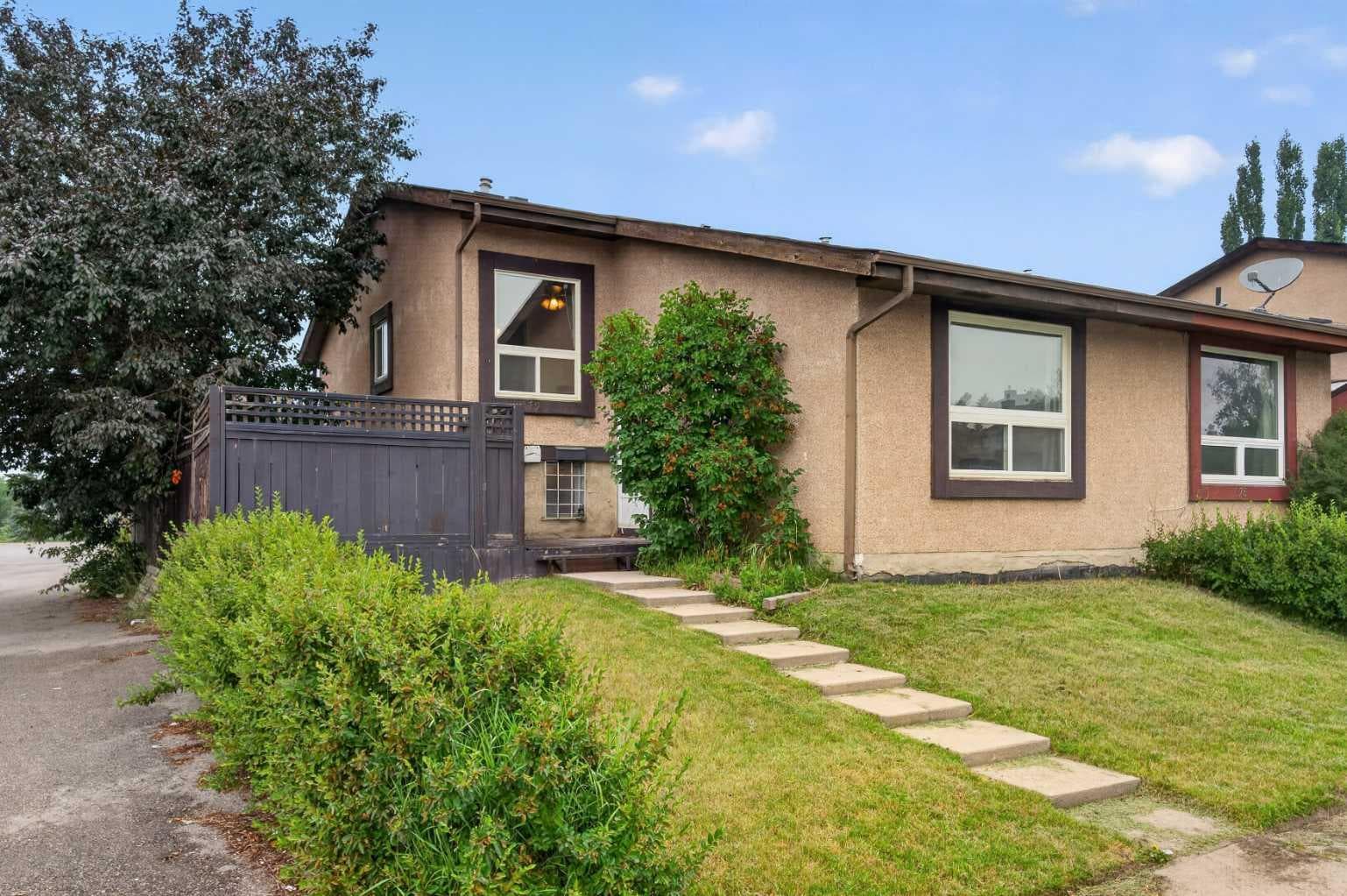 179 Pinecliff Close NE — photo 1