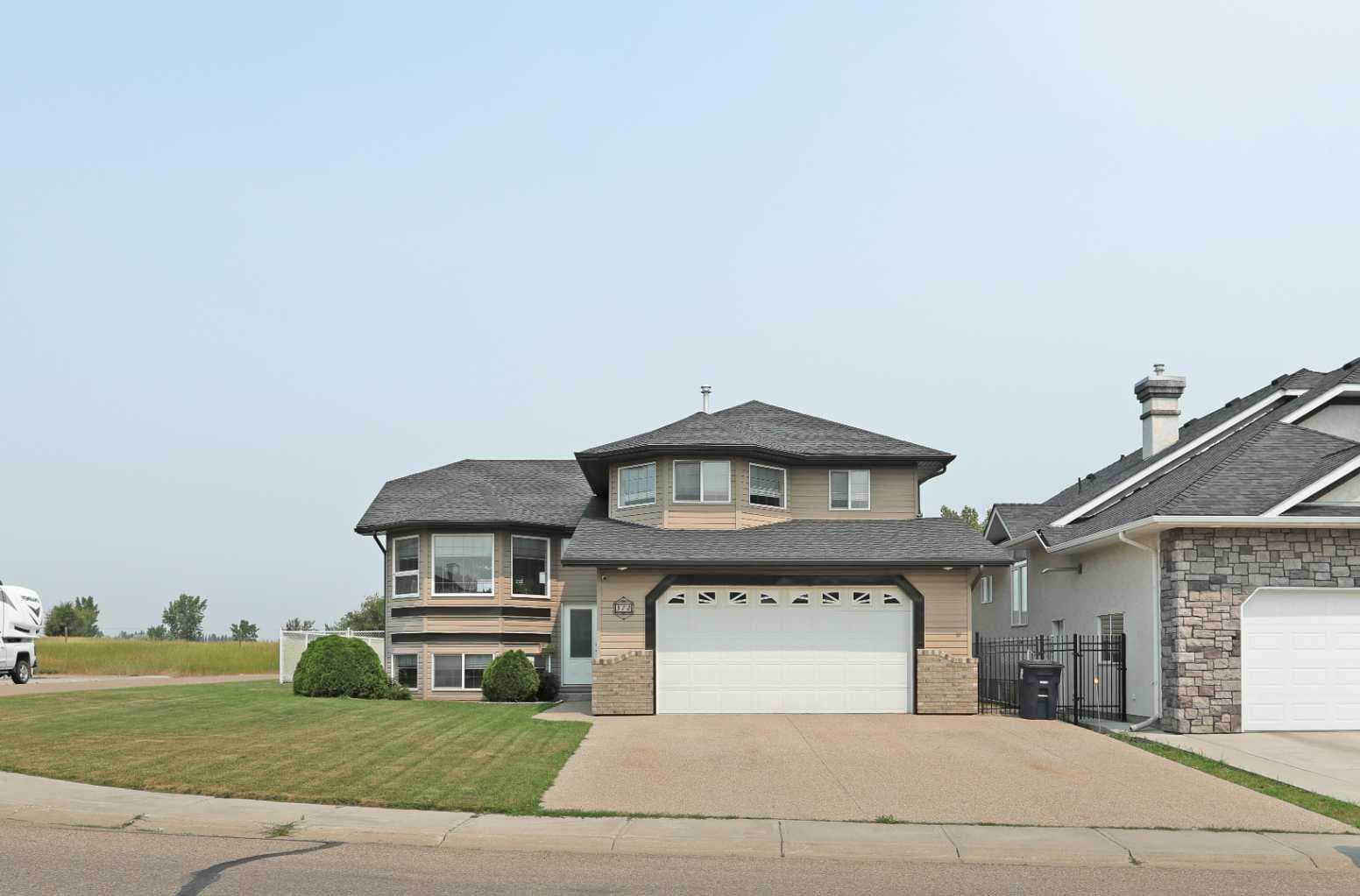 372 Lake Stafford Drive E — photo 1
