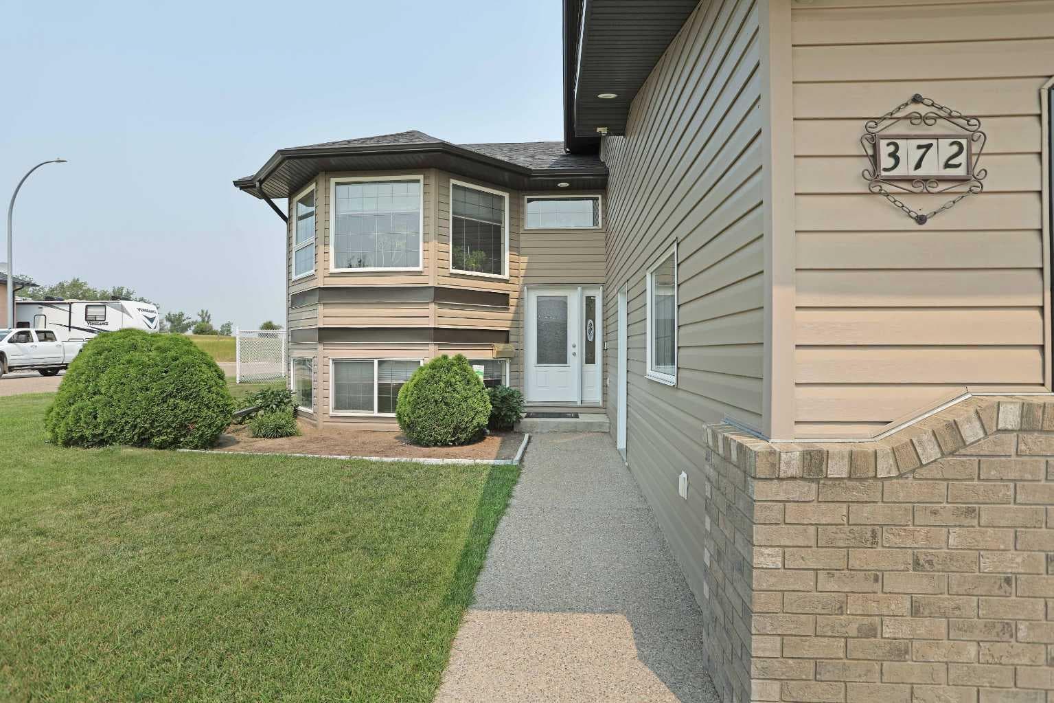 372 Lake Stafford Drive E — photo 2