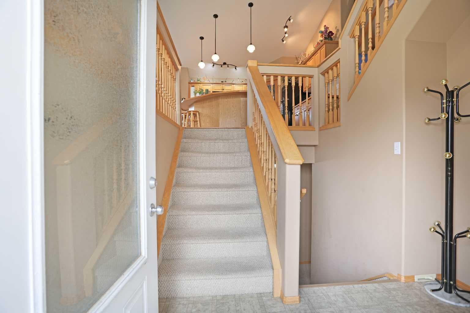372 Lake Stafford Drive E — photo 3