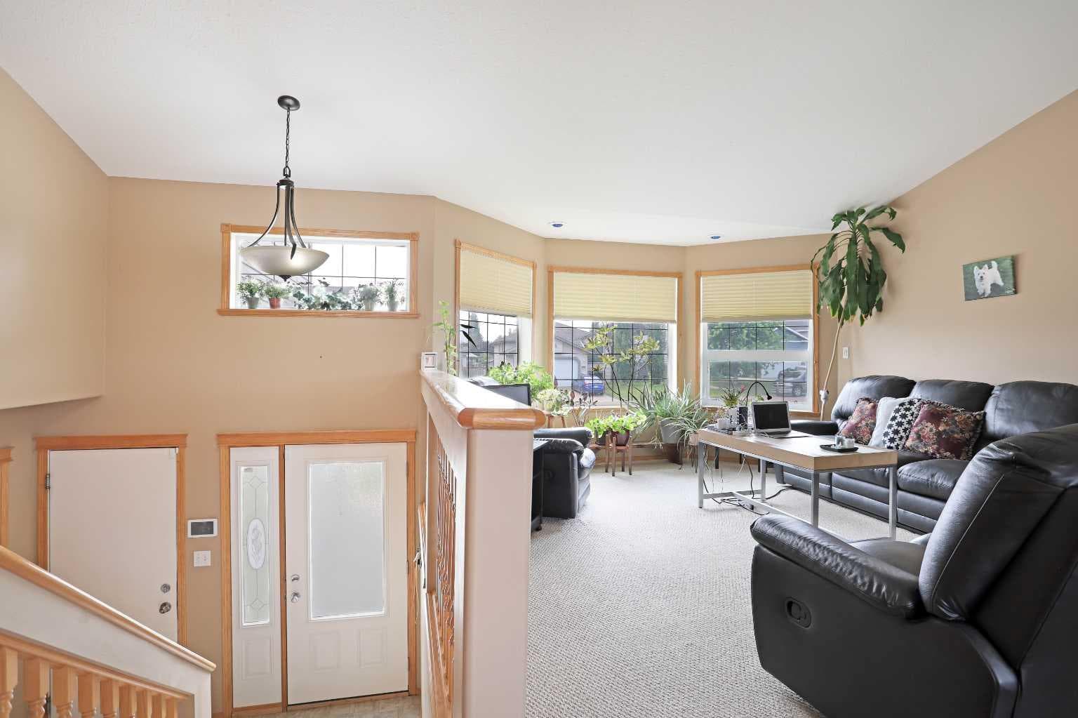 372 Lake Stafford Drive E — photo 4