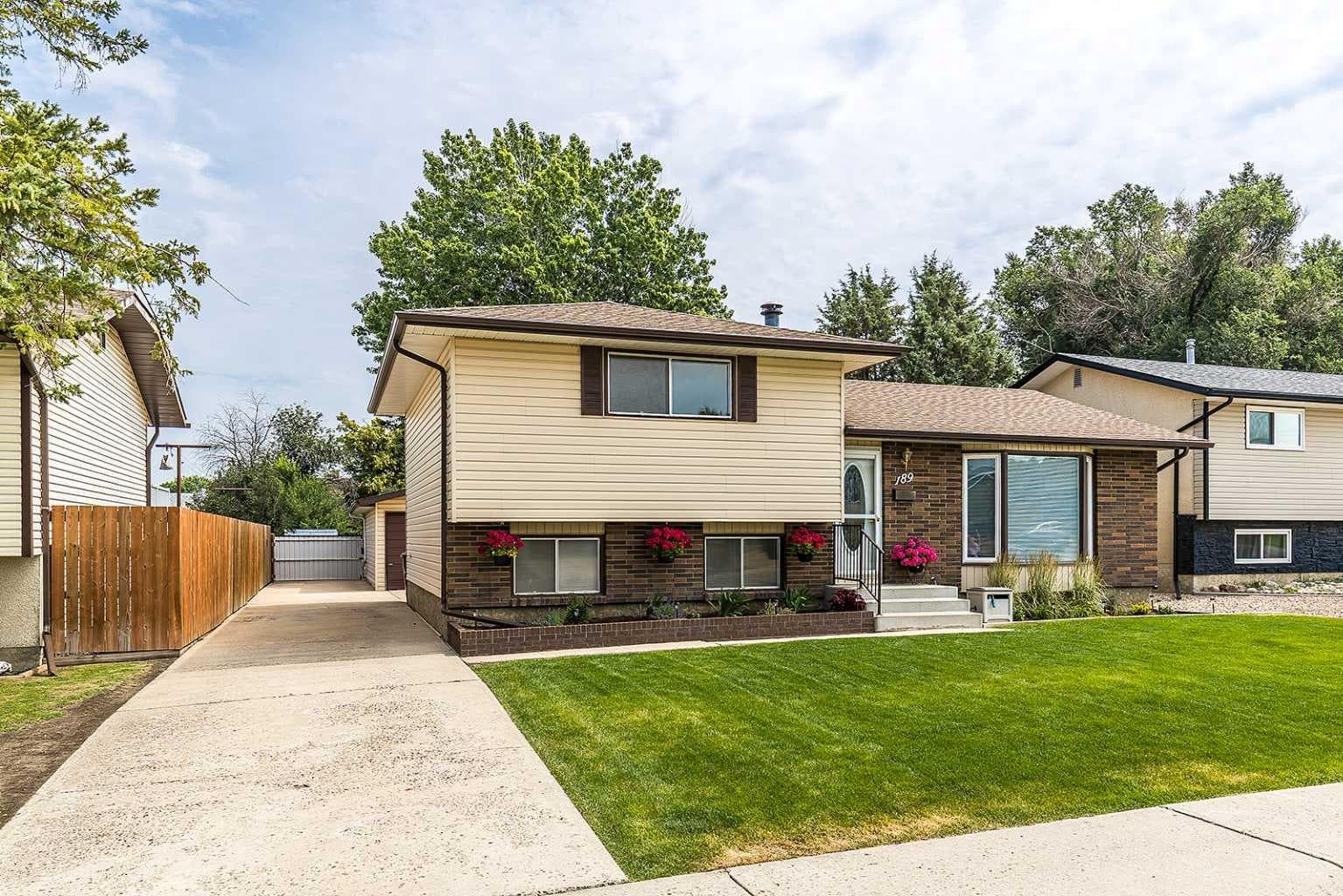 189 Hull Crescent NE — photo 2
