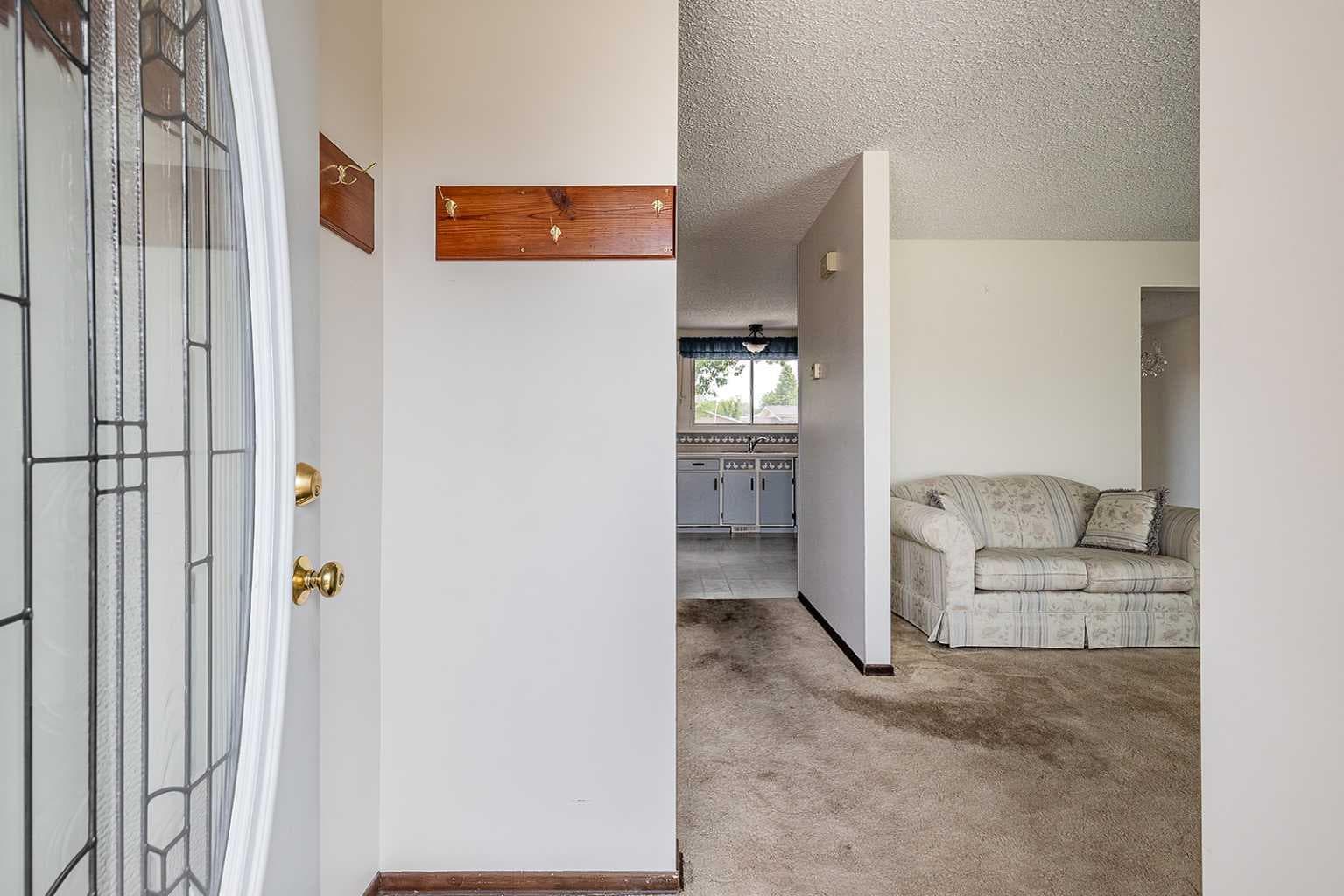 189 Hull Crescent NE — photo 4
