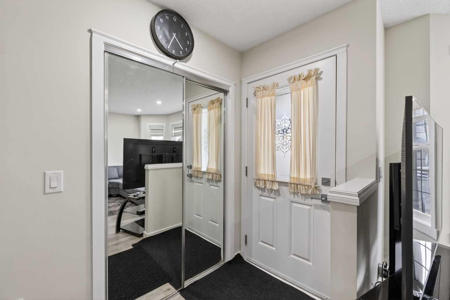 8474 Saddleridge Drive NE — photo 4