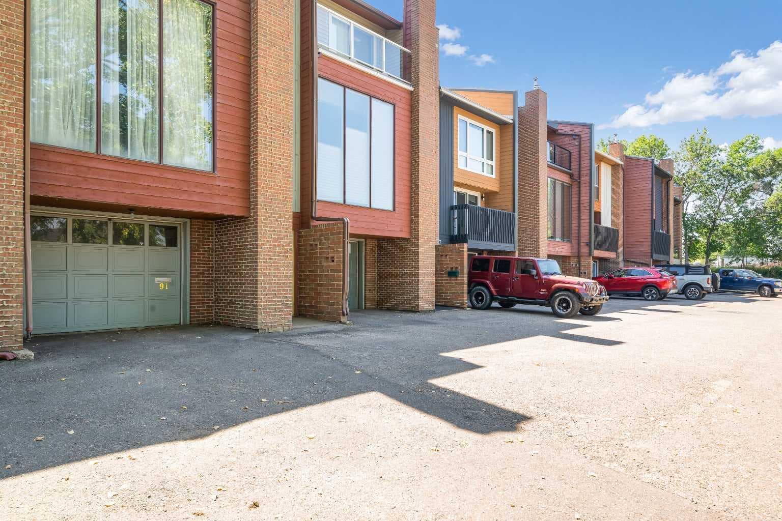 91 3 Street SE — photo 1