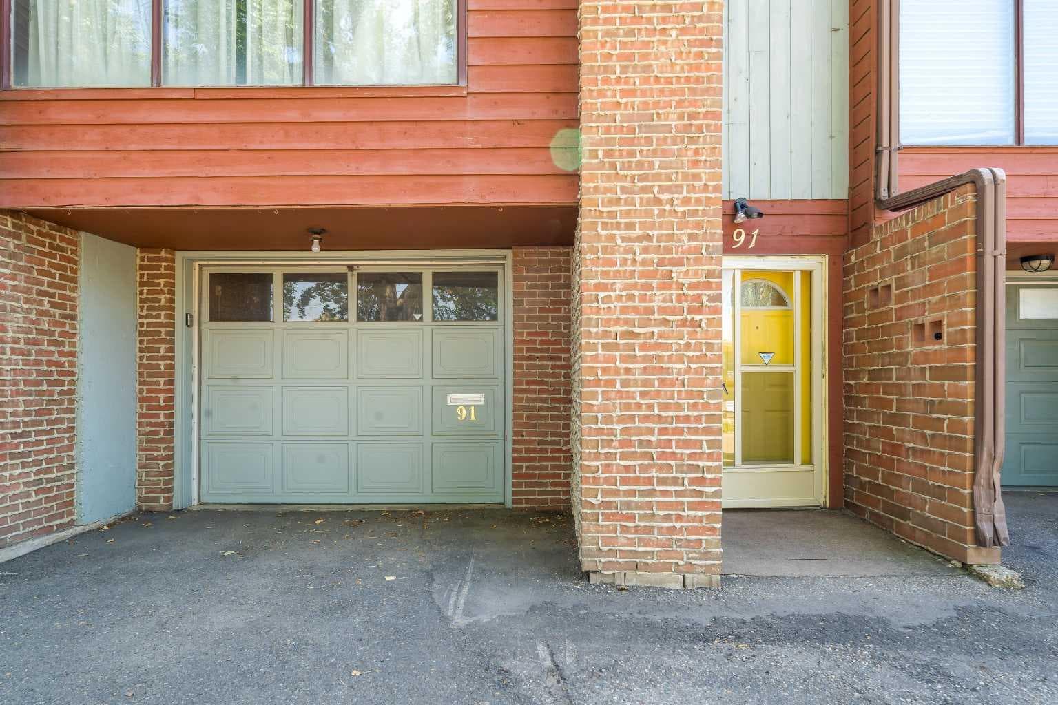 91 3 Street SE — photo 2