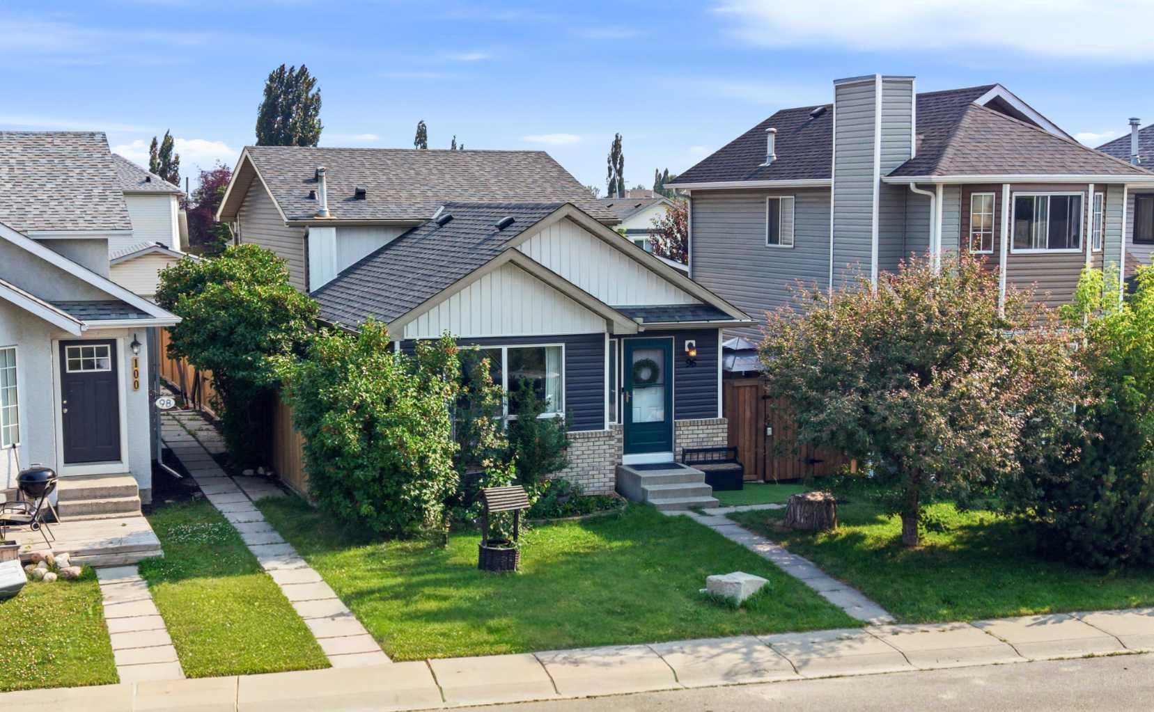 96 Rivercrest Crescent SE — photo 1