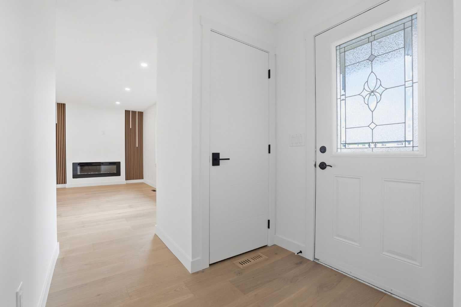 5439 Dalrymple Crescent NW — photo 5