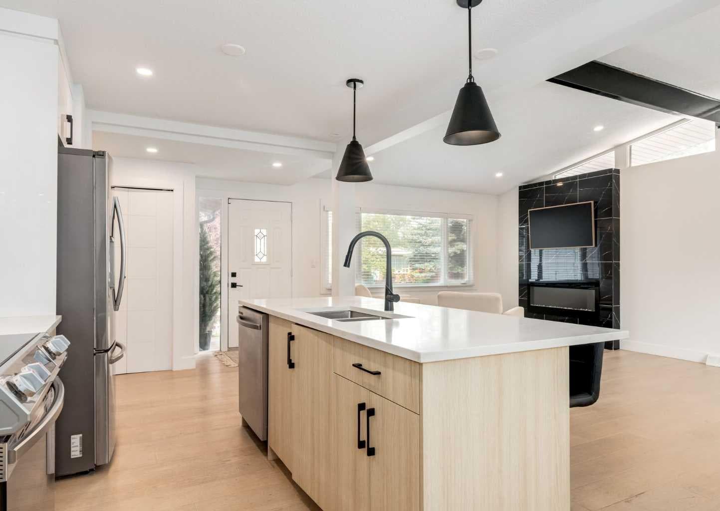 1323 106 Avenue SW — photo 1