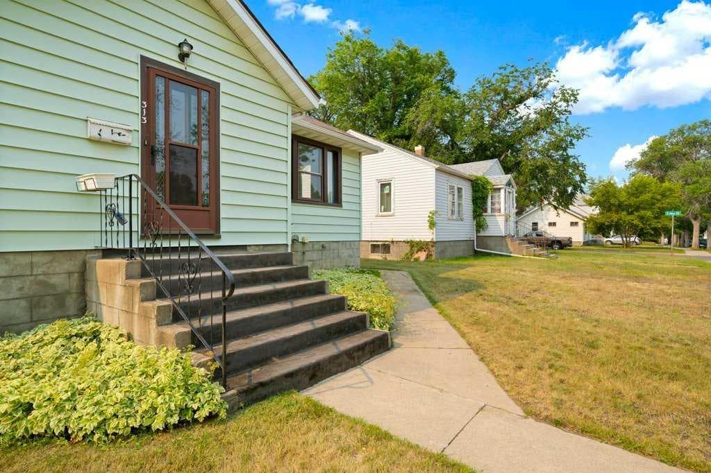 313 6 Street SE — photo 4