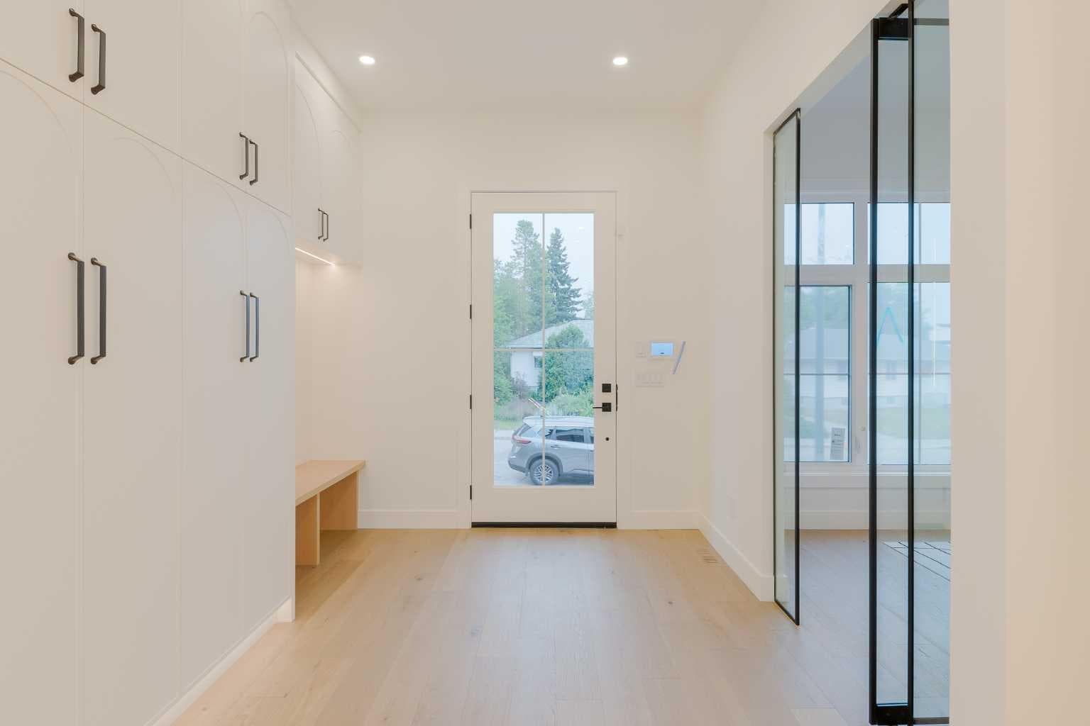 2207 Victoria Crescent NW — photo 4