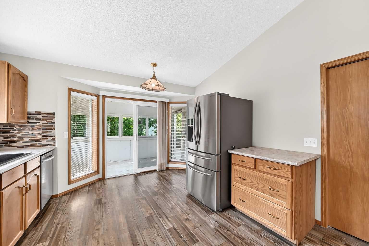 108 Woodside Close NW — photo 4