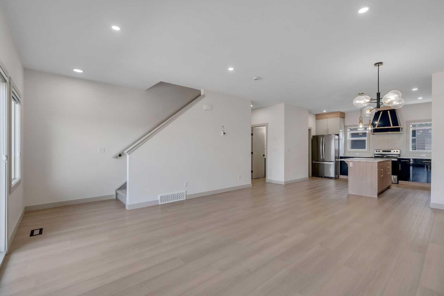 414 Corner Meadows Square NE — photo 5