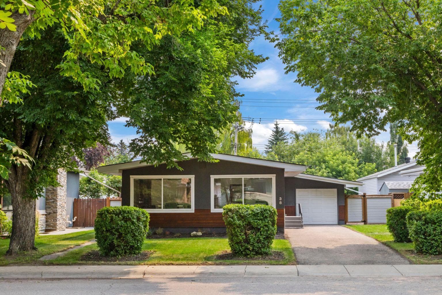 38 Westwood Drive SW — photo 1