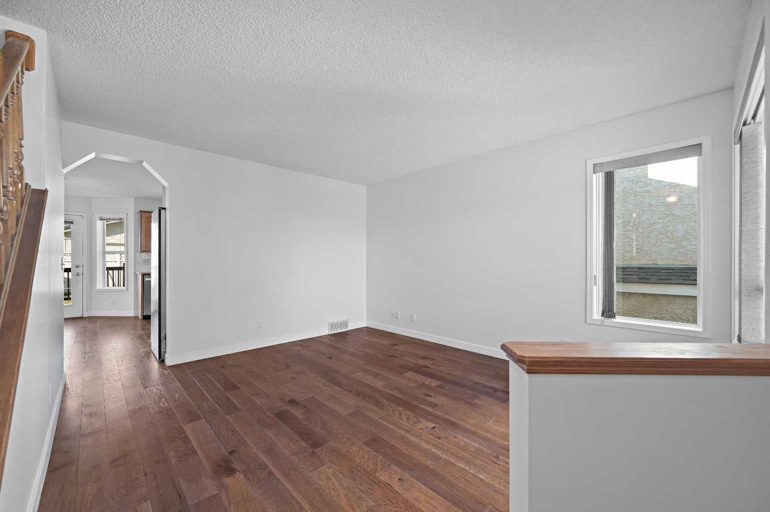182 Coventry Close NE — photo 4