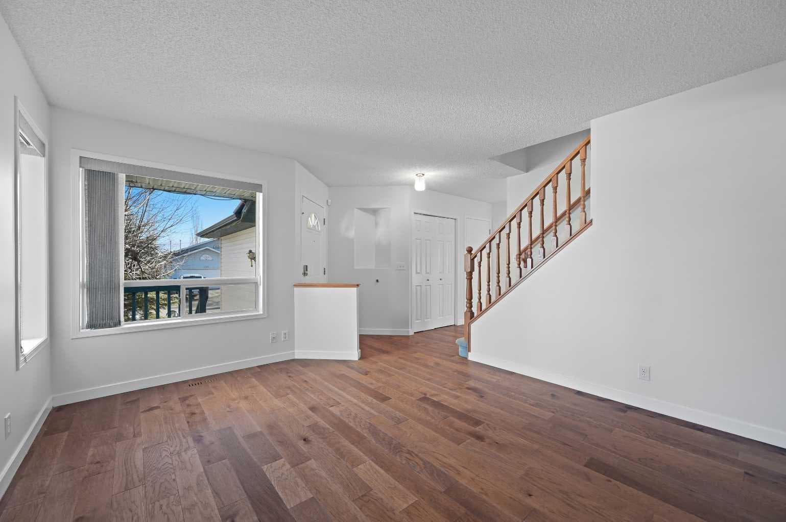 182 Coventry Close NE — photo 5