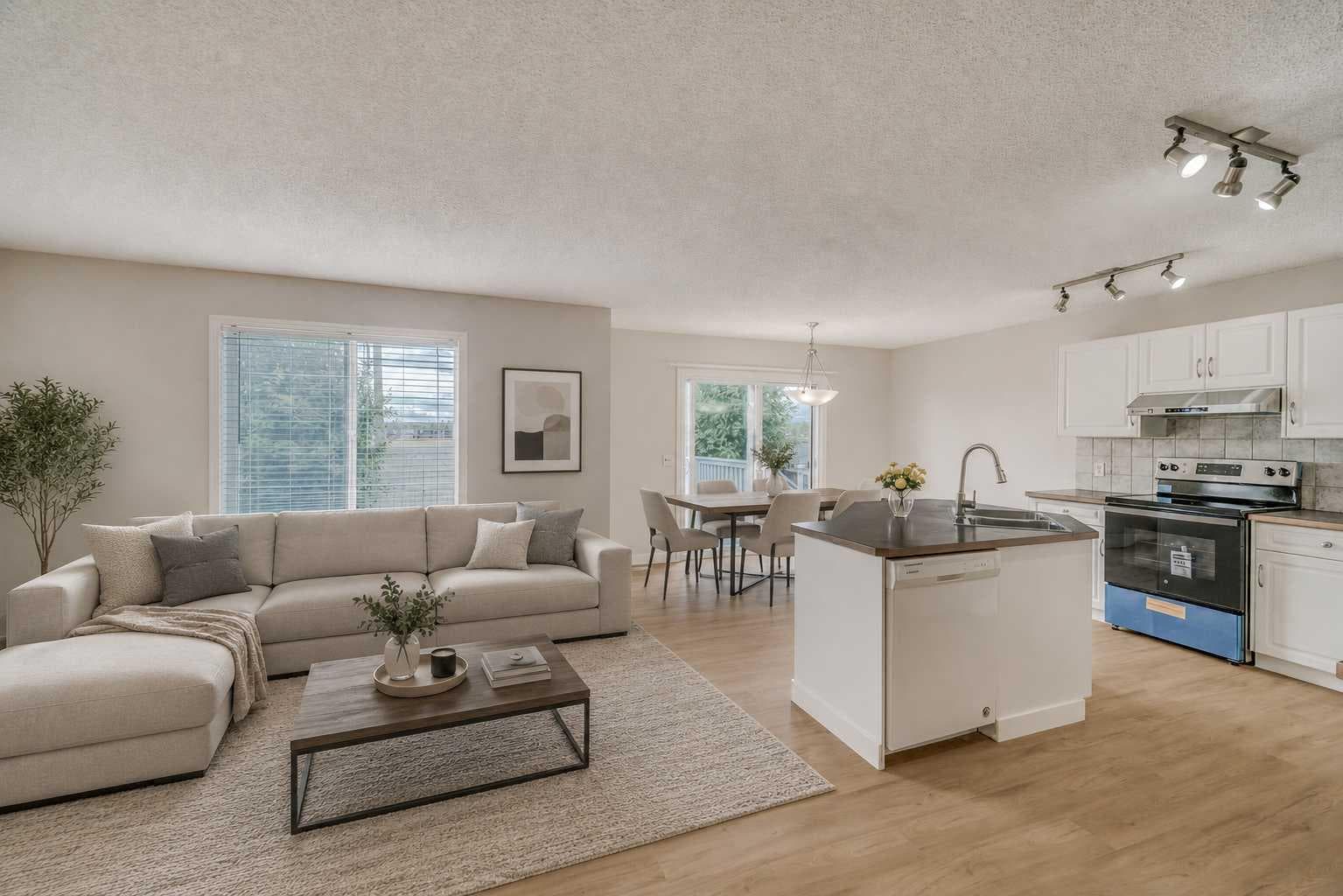 130 Somerglen Way SW — photo 1