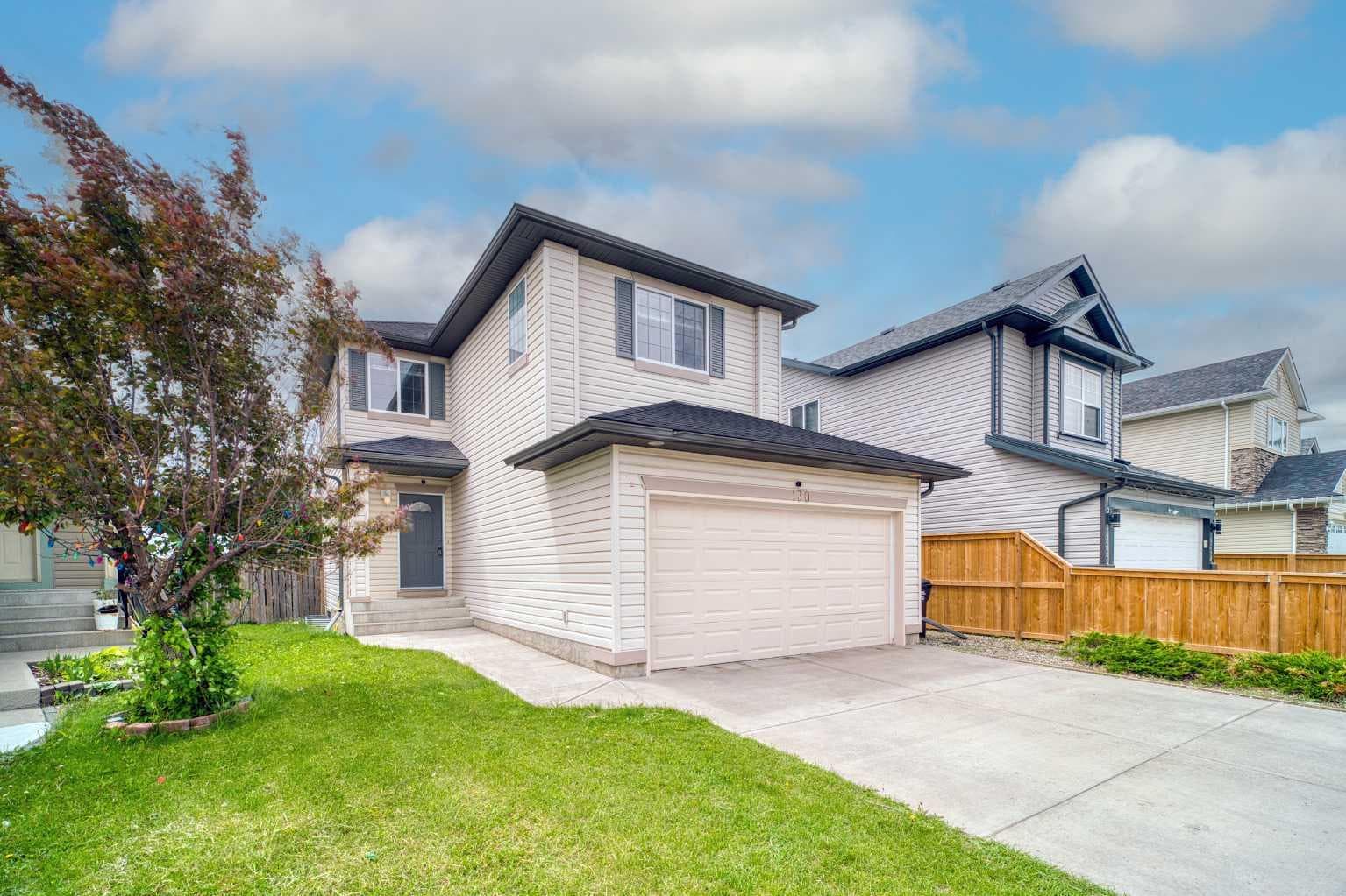130 Somerglen Way SW — photo 3