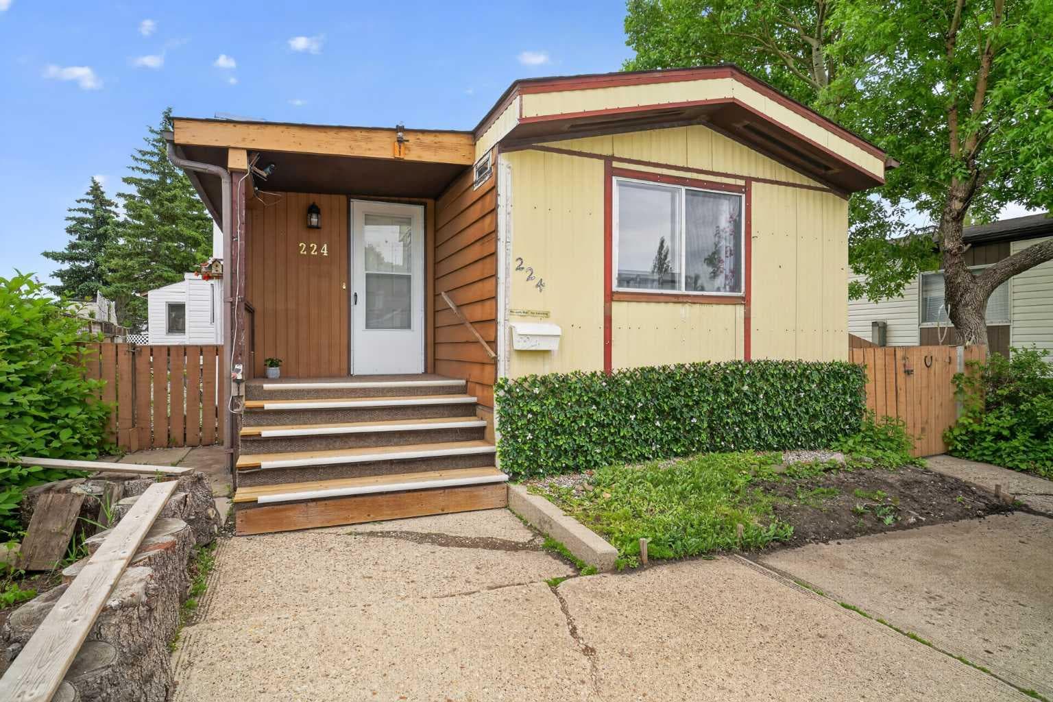224 Huntwell Road NE — photo 1