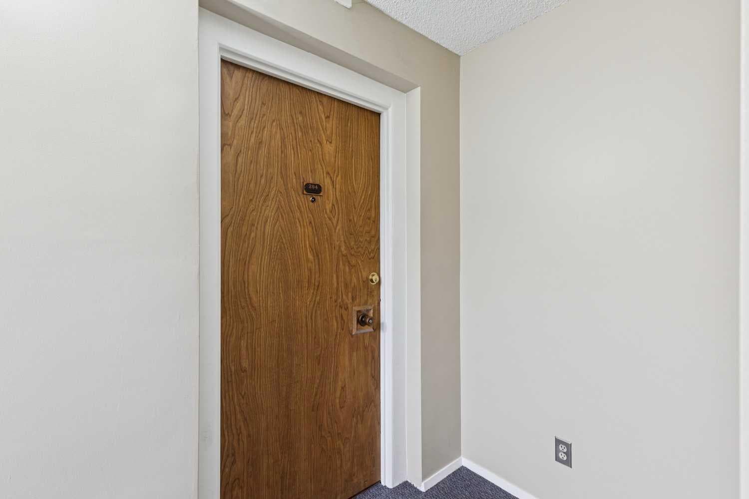 204, 328 Cedar Crescent SW — photo 5